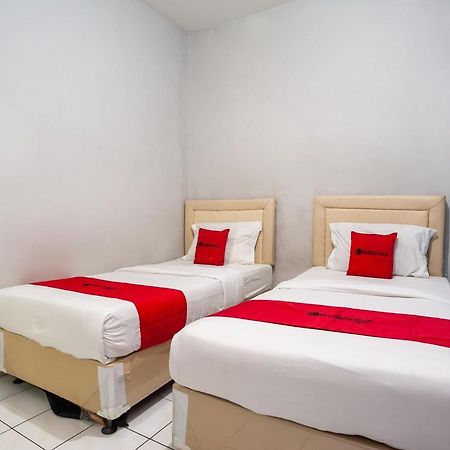 Hotel Reddoorz Near Margonda Raya Depok Exterior foto