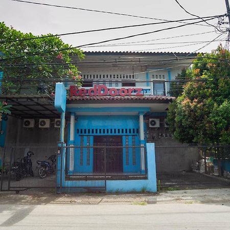 Hotel Reddoorz Near Margonda Raya Depok Exterior foto