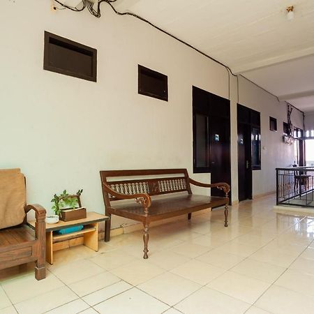 Hotel Reddoorz Near Margonda Raya Depok Exterior foto