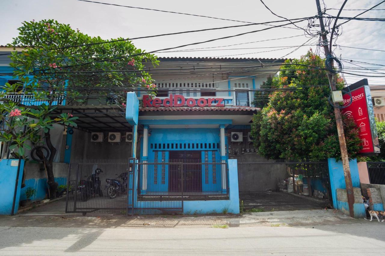 Hotel Reddoorz Near Margonda Raya Depok Exterior foto