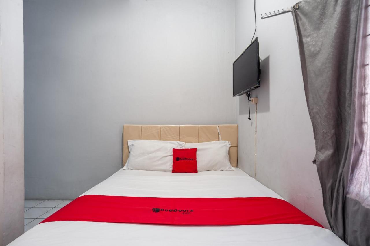 Hotel Reddoorz Near Margonda Raya Depok Exterior foto