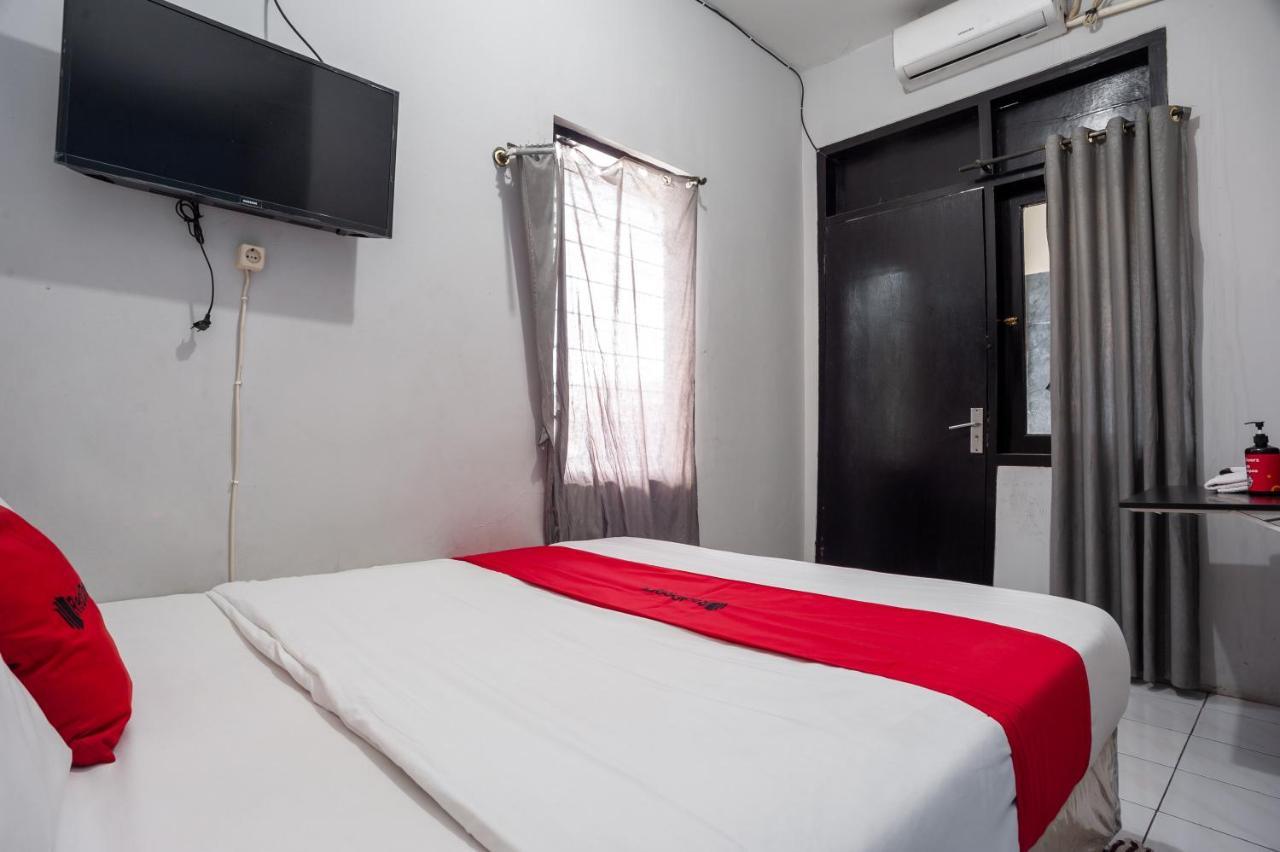 Hotel Reddoorz Near Margonda Raya Depok Exterior foto