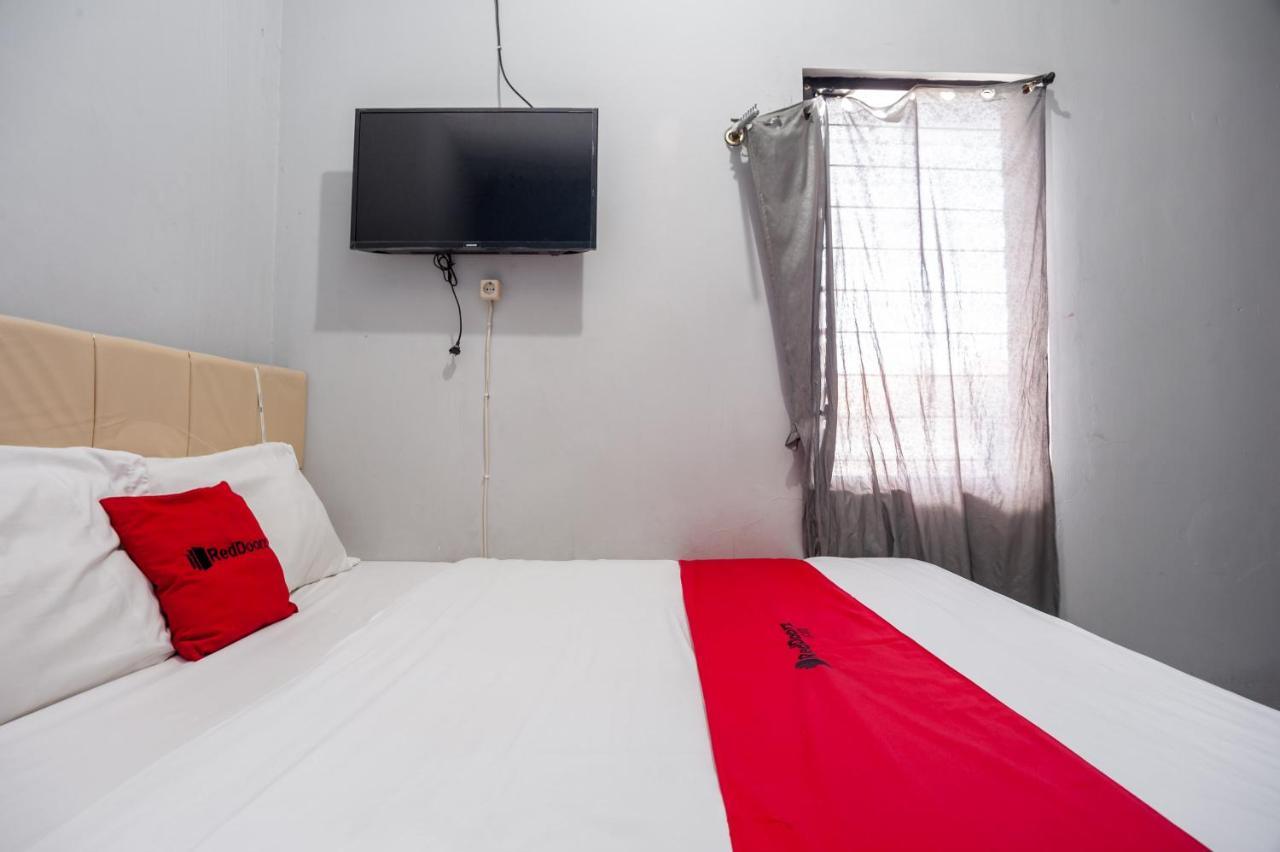 Hotel Reddoorz Near Margonda Raya Depok Exterior foto