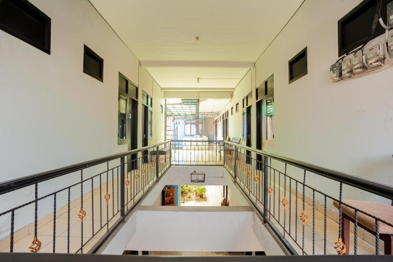 Hotel Reddoorz Near Margonda Raya Depok Exterior foto